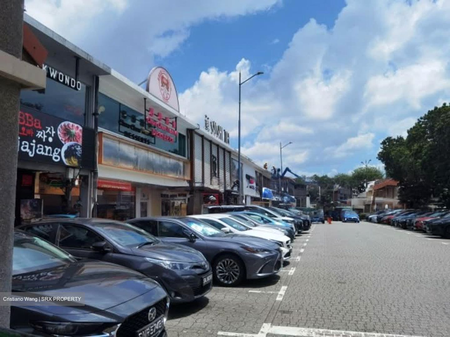 Kensington Park Road (D19), Retail #566278321